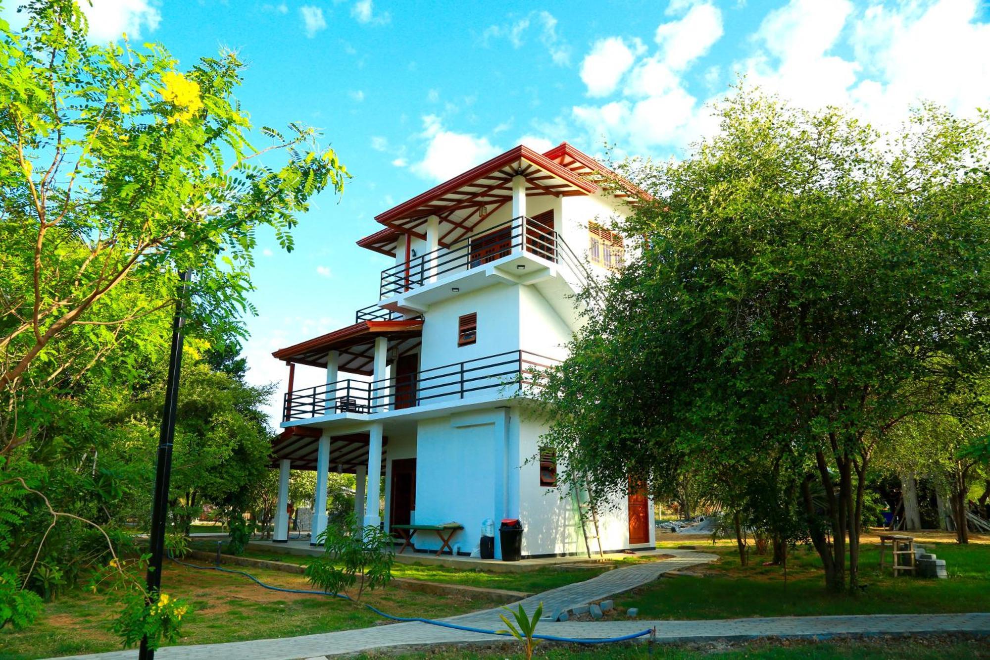 Lake Villa Resort Tissamaharama Exterior photo