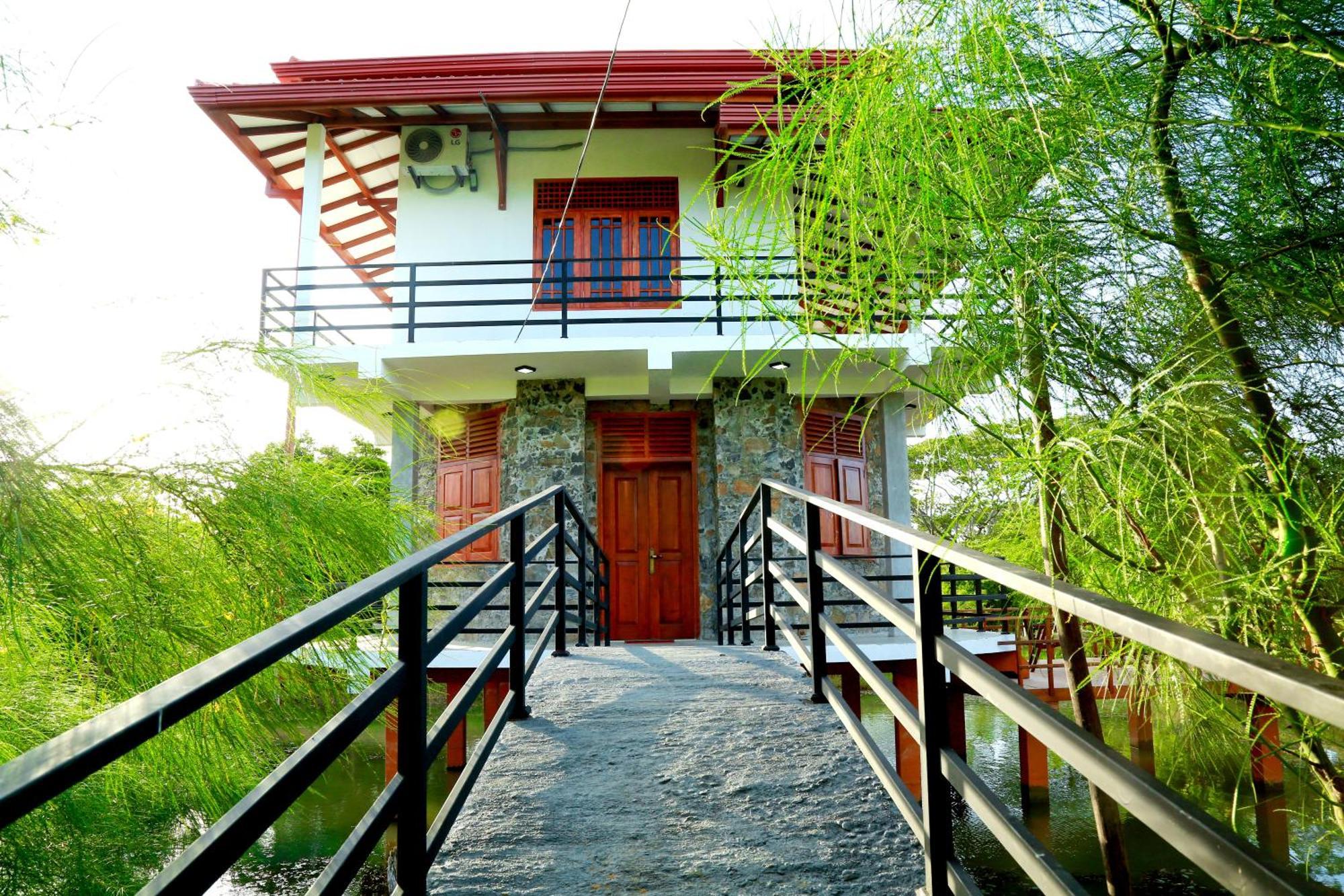 Lake Villa Resort Tissamaharama Exterior photo