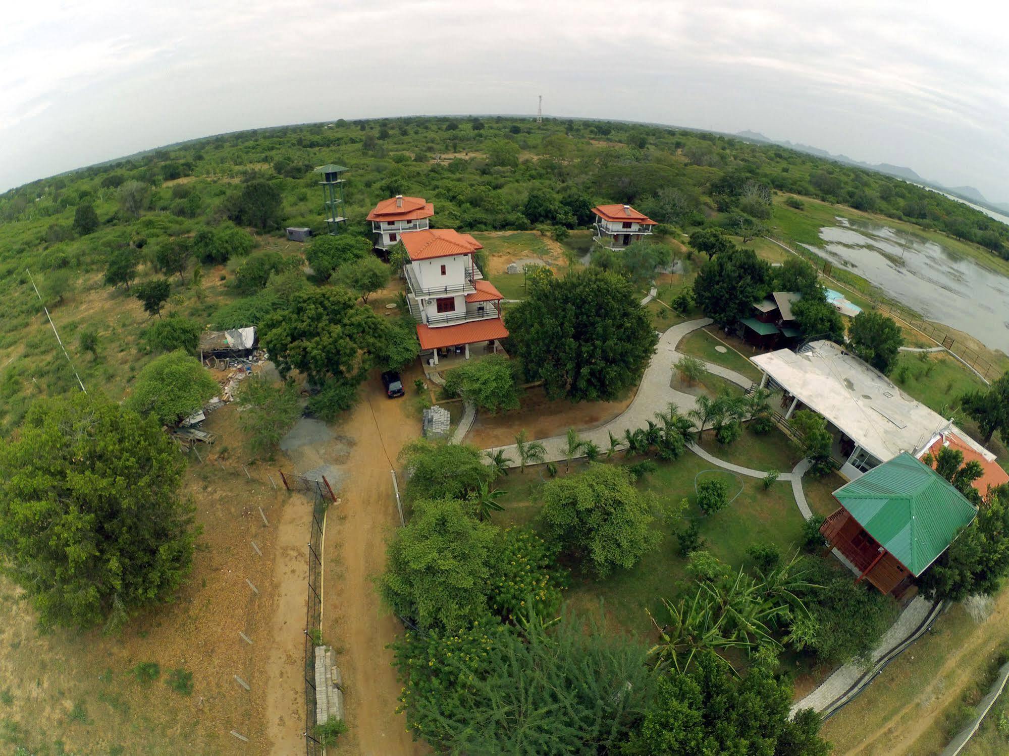 Lake Villa Resort Tissamaharama Exterior photo